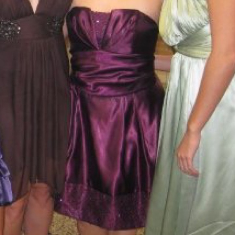 Short formal dress. Maroon size 11. Worn 2x